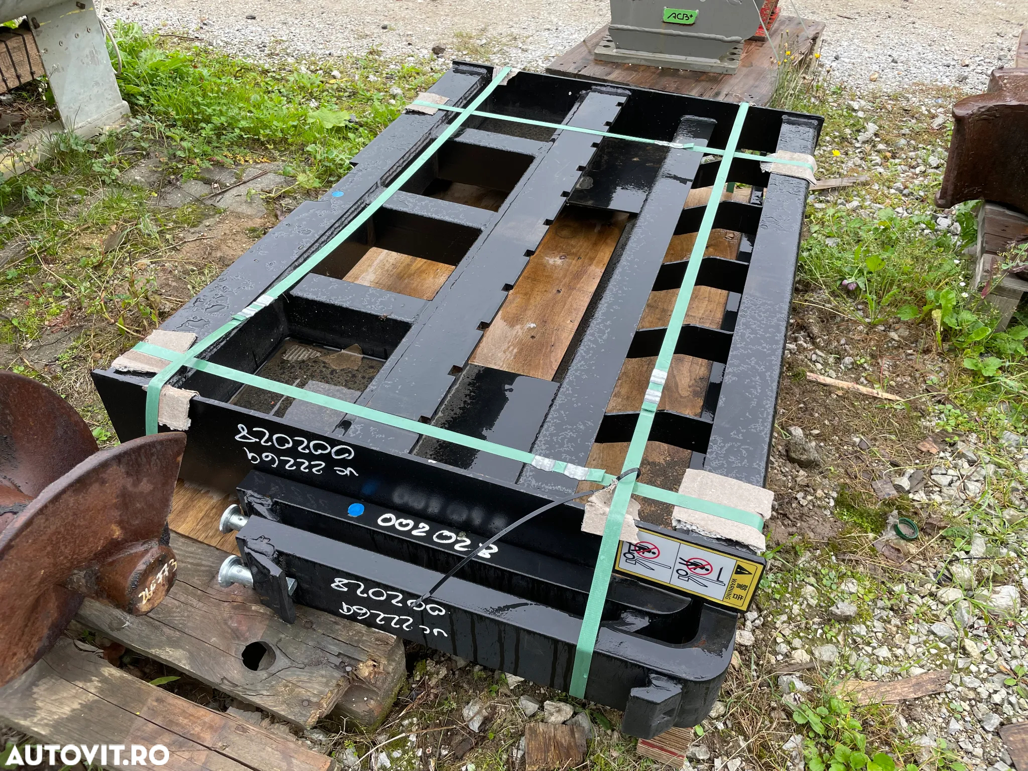 Furci noi pentru mini incarcator Bobcat, Caterpillar de 2-3 Tone - 3