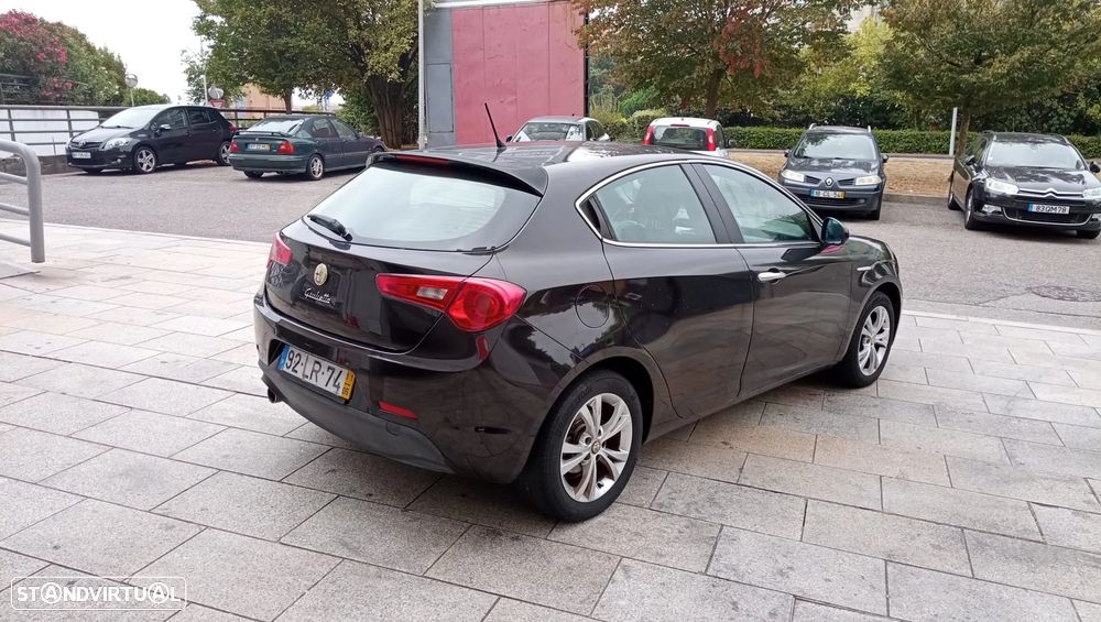 Alfa Romeo Giulietta 1.6 JTDM 16V Turismo - 4