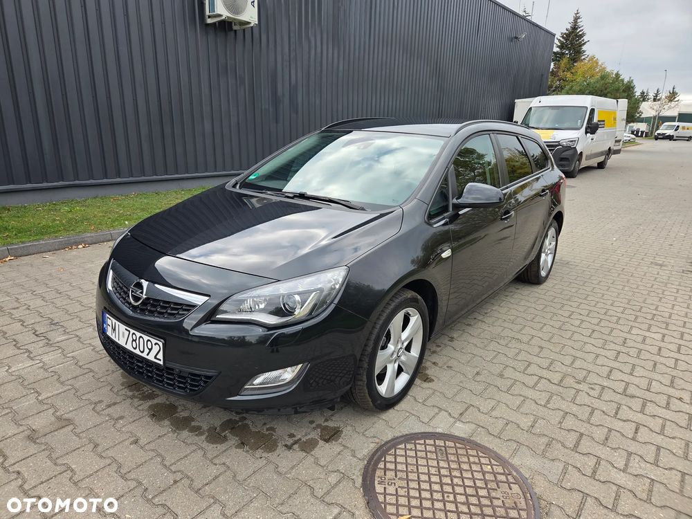 Opel Astra 2011 photo 2