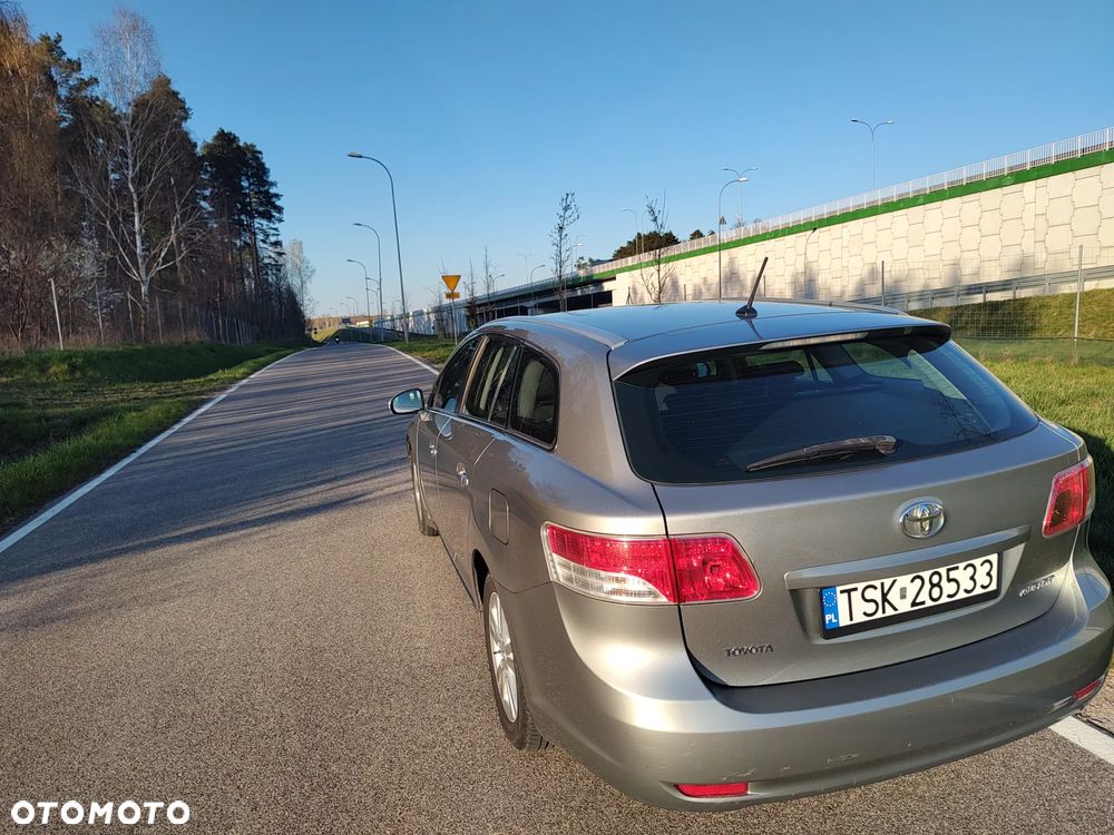 Toyota Avensis 1.8 Sol - 20