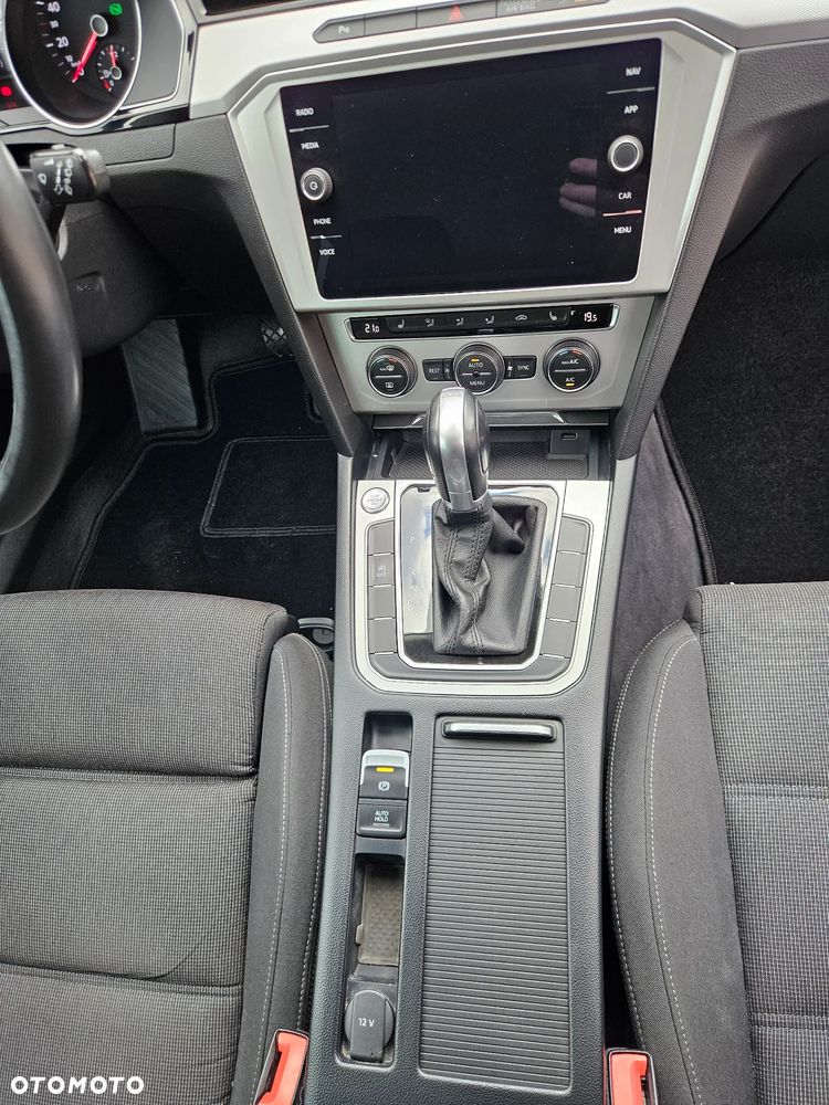 Volkswagen Passat 2.0 TDI SCR DSG Business - 17