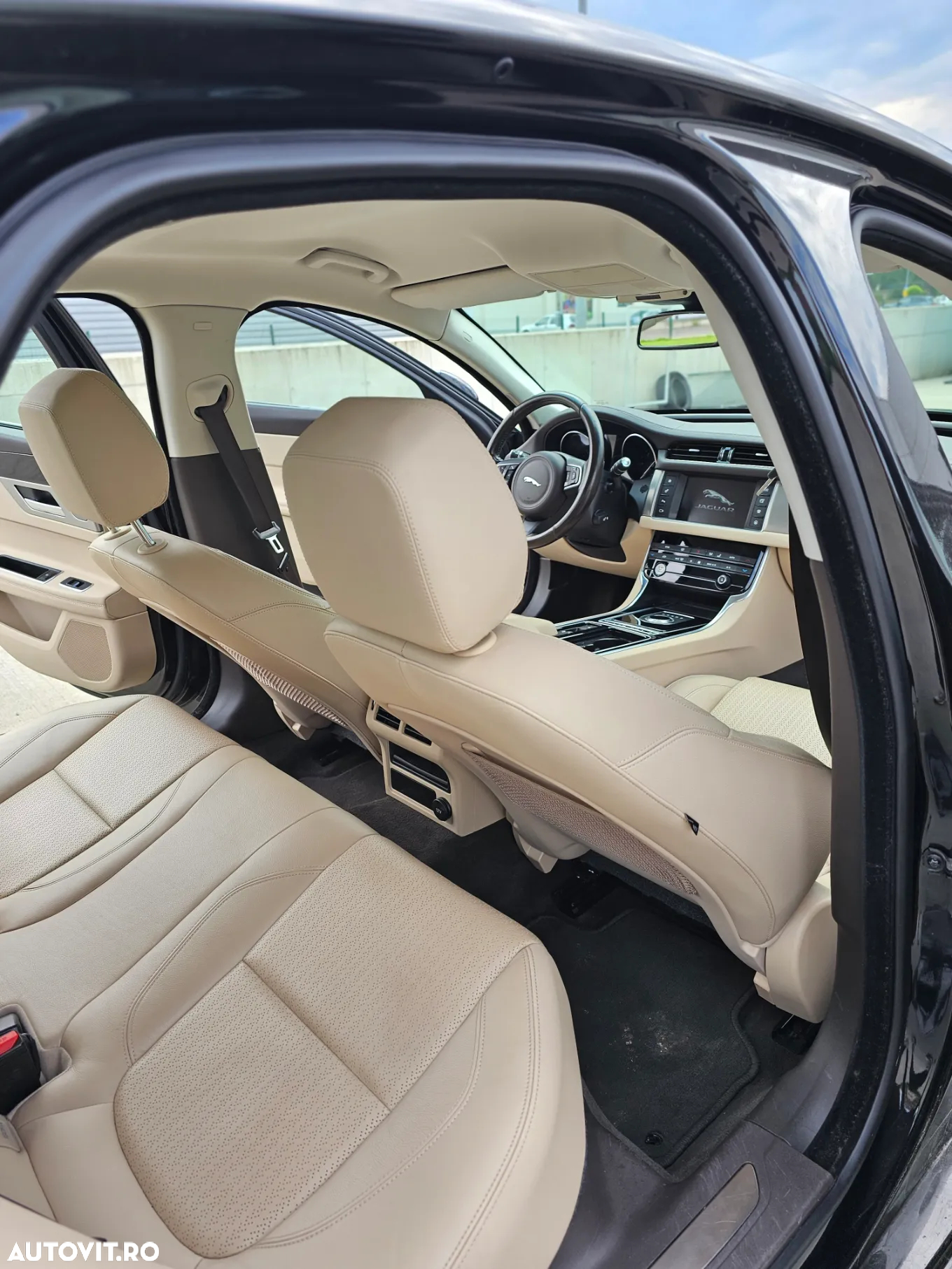 Jaguar XF 20d RWD E-Performance Prestige - 23