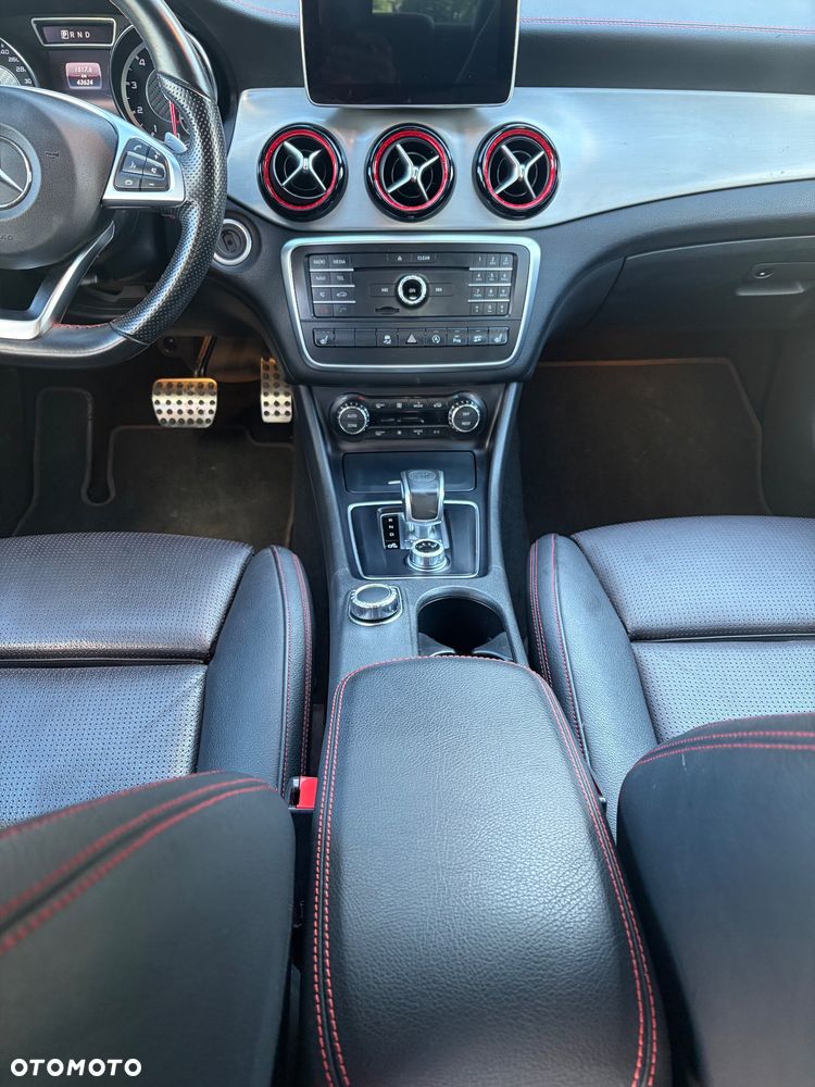Mercedes-Benz CLA 45 AMG 4-Matic - 13