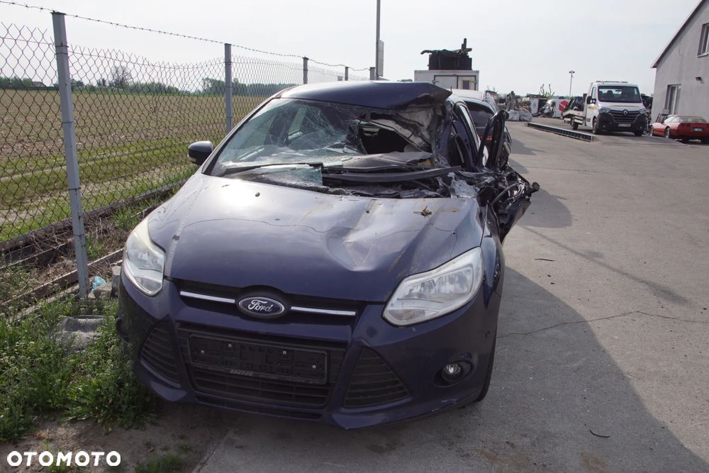 Auto na części - Ford Focus MK3 2.0 TDCI 140 KM UFDB MMT6 DYB 2011R Silnik Skrzynia Drzwi Błotnik Klapa Zderzak Lampa Klamka Szyba Lusterko Deska Kokpit Sterownik Moduł Czujnik Licznik Wyświetlacz Panel Kierownica - 9