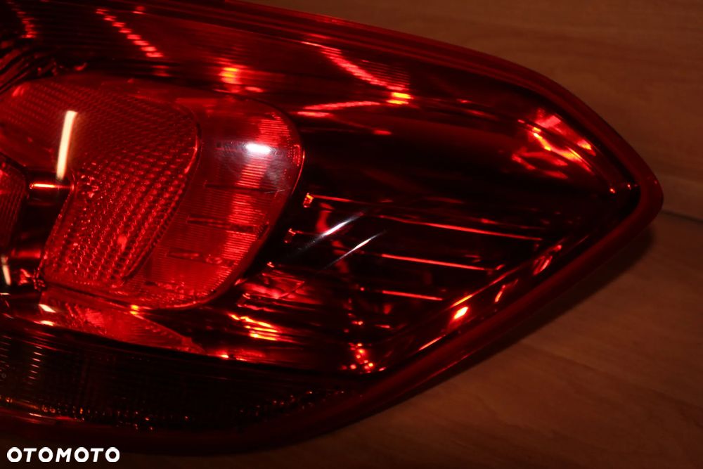 LAMPA PRAWA TYLNA PRAWY TYŁ W BŁOTNIK JASNA OPEL ASTRA J KOMBI EUROPA ORYGINALNA 13282243 - 2