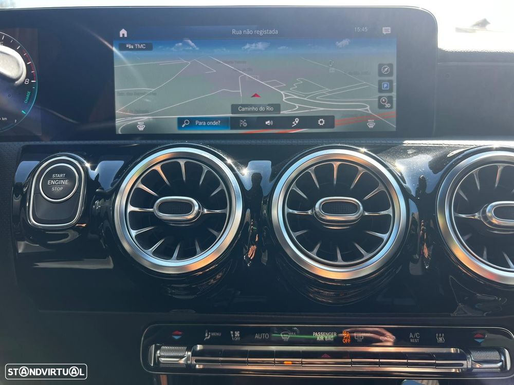 Mercedes-Benz A 250 Limousine e AMG Line - 26