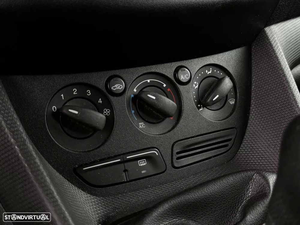 Ford Tourneo Connect 1.6 TDCi Titanium - 25