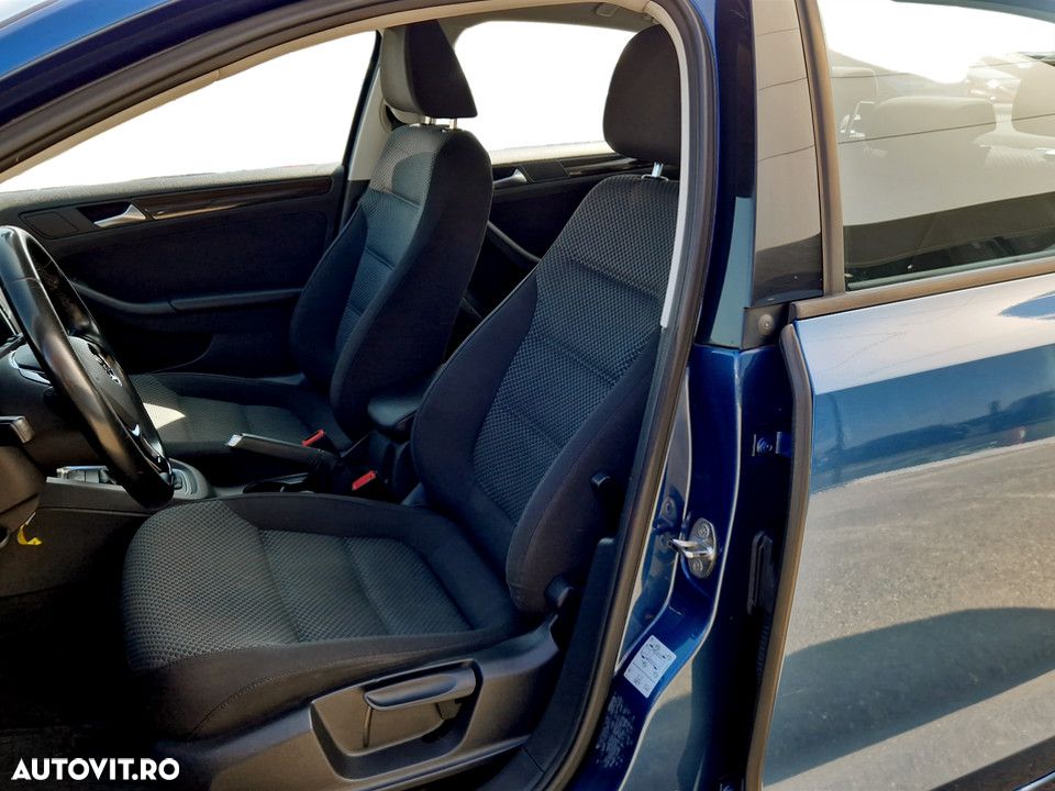 Volkswagen Jetta - 11