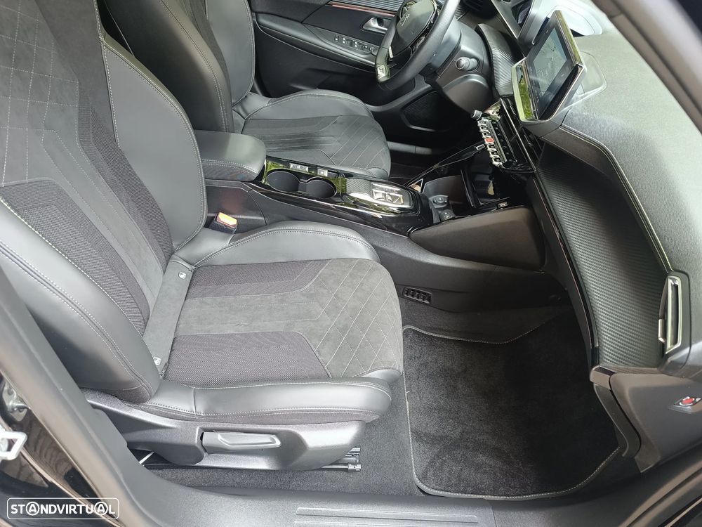 Peugeot e-2008 GT Pack - 24