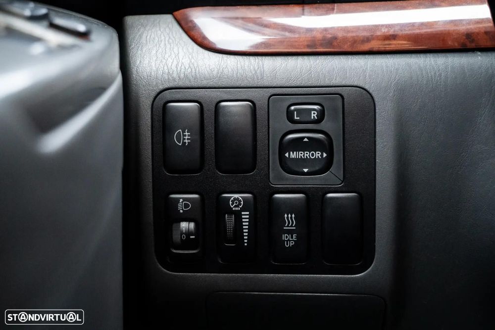 Toyota Land Cruiser Prado - 16