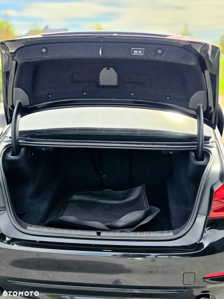BMW Seria 5 520i Sport Line - 28