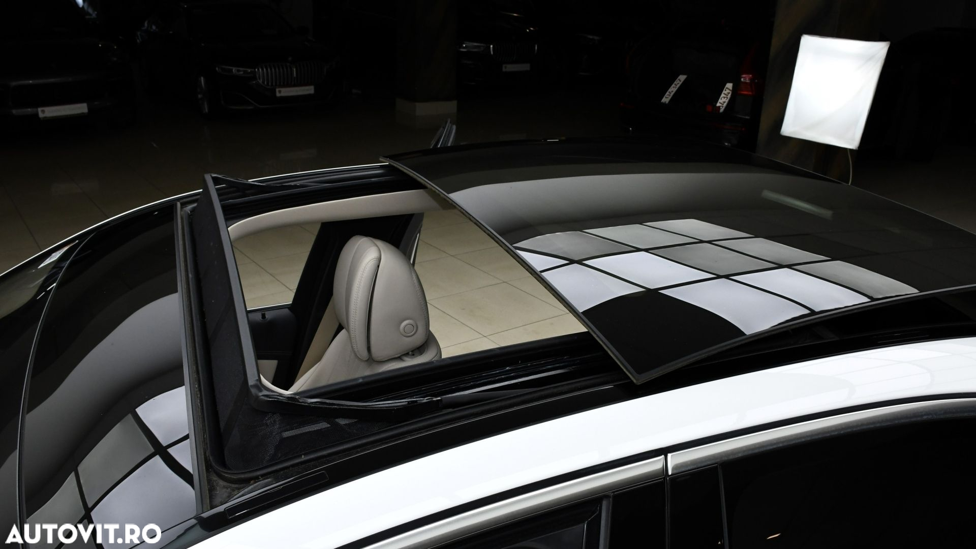 Mercedes-Benz E 300 4Matic 9G-TRONIC Exclusive - 16
