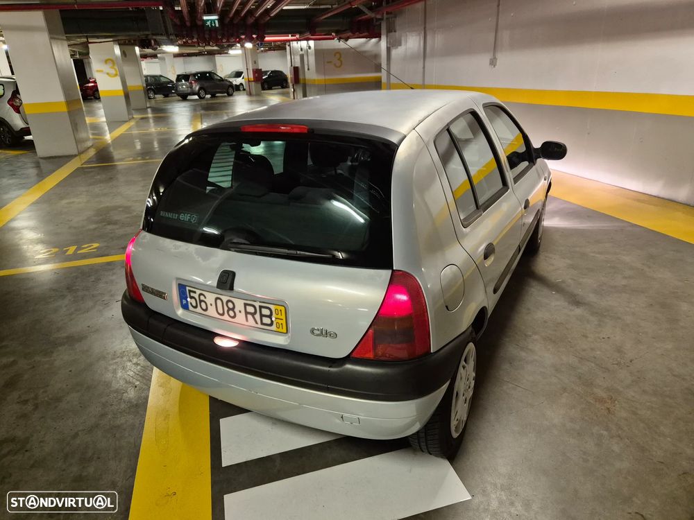 Renault Clio 1.2 RXE - 11