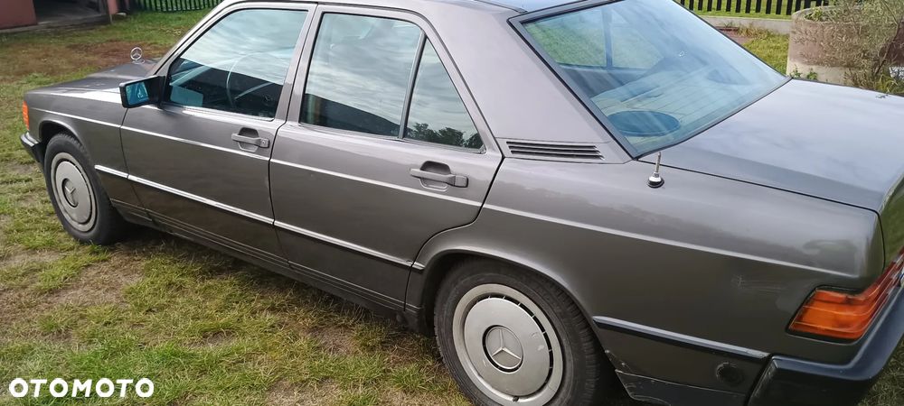 Mercedes-Benz W201 (190) - 4