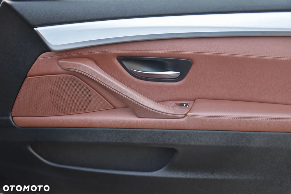 BMW Seria 5 525d Touring Sport-Aut Luxury Line - 23