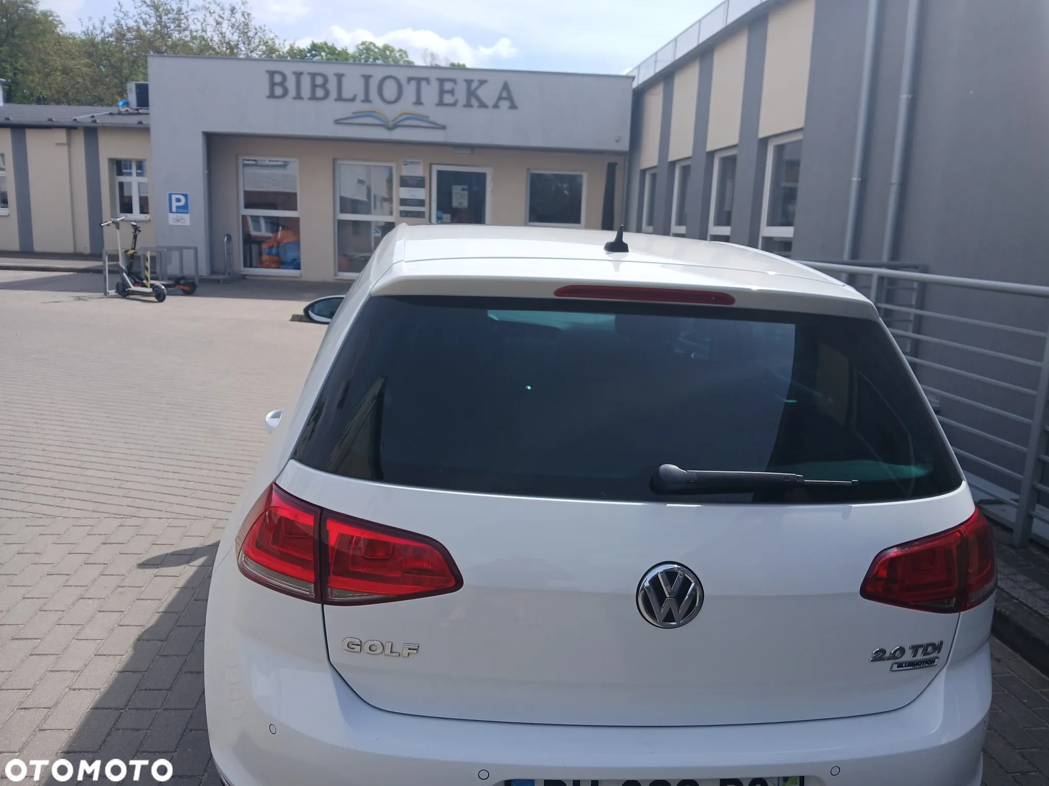 Volkswagen Golf 2.0 TDI BlueMotion Technology DSG Lounge - 20