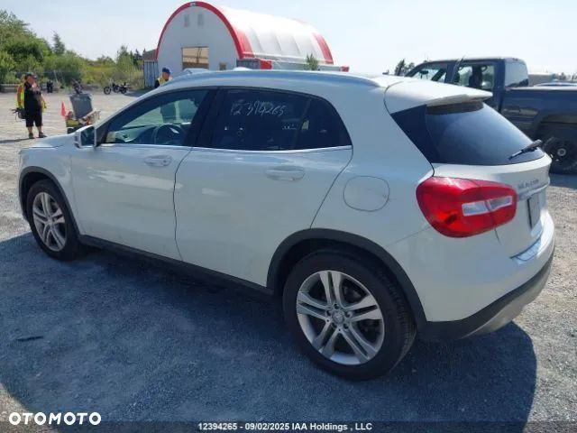 Mercedes-Benz GLA 250 4Matic 7G-DCT - 3