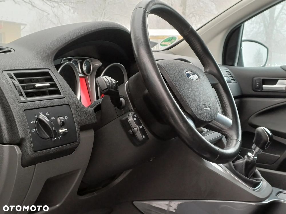 Ford Kuga 2.0 TDCi 4x4 Titanium - 4