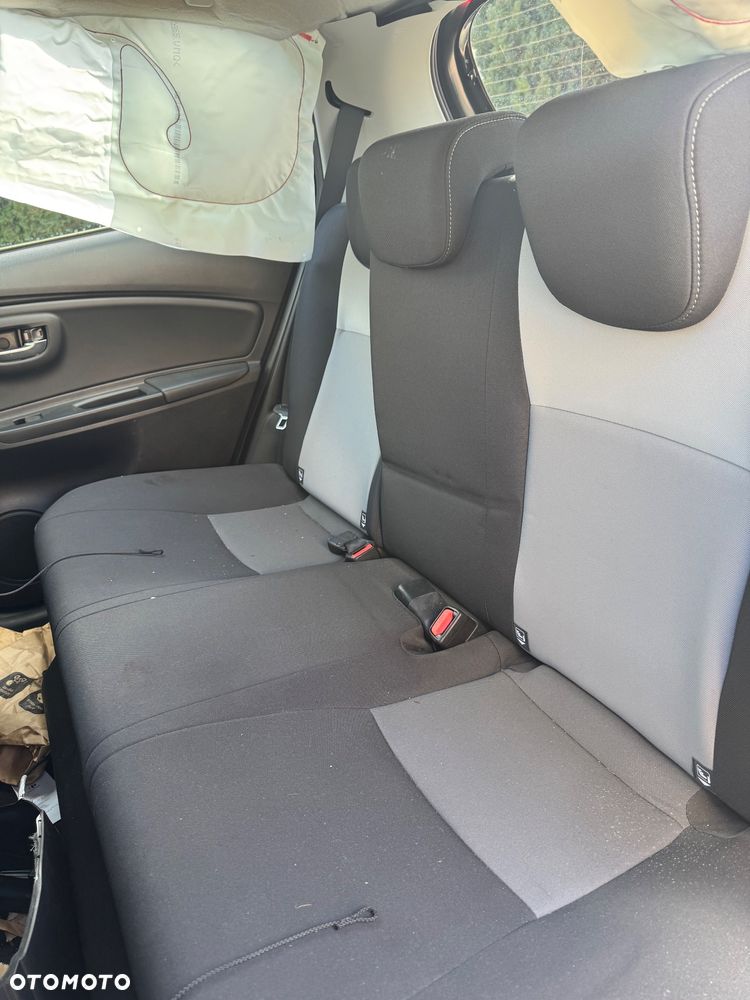 Toyota Yaris Hybrid 100 Life - 24