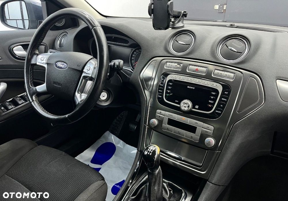 Ford Mondeo - 32