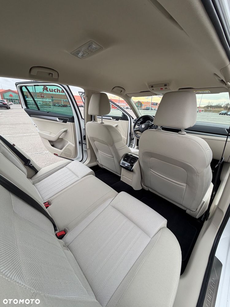 Skoda Superb 2.0 TDI Style DSG - 31