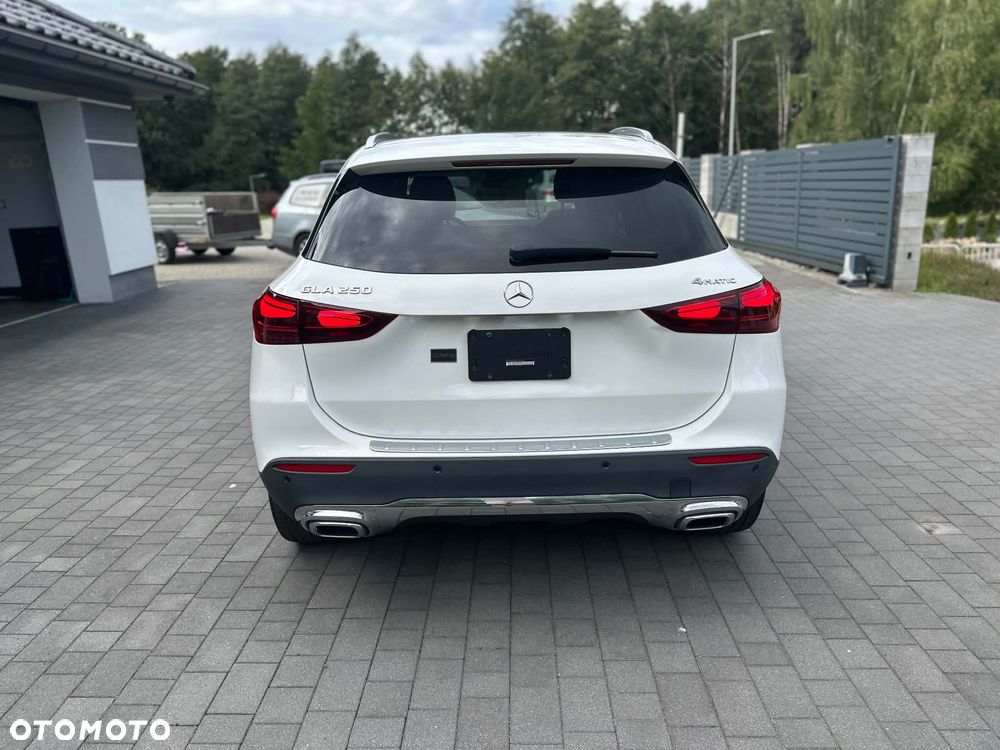 Mercedes-Benz GLA 250 4Matic 8G-DCT EDITION 2022 - 27