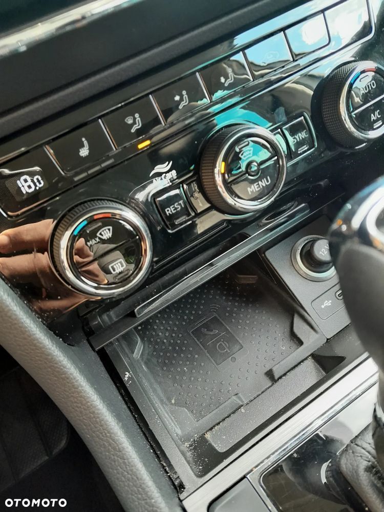 Skoda Superb 1.5 TSI mHEV DSG Selection - 19