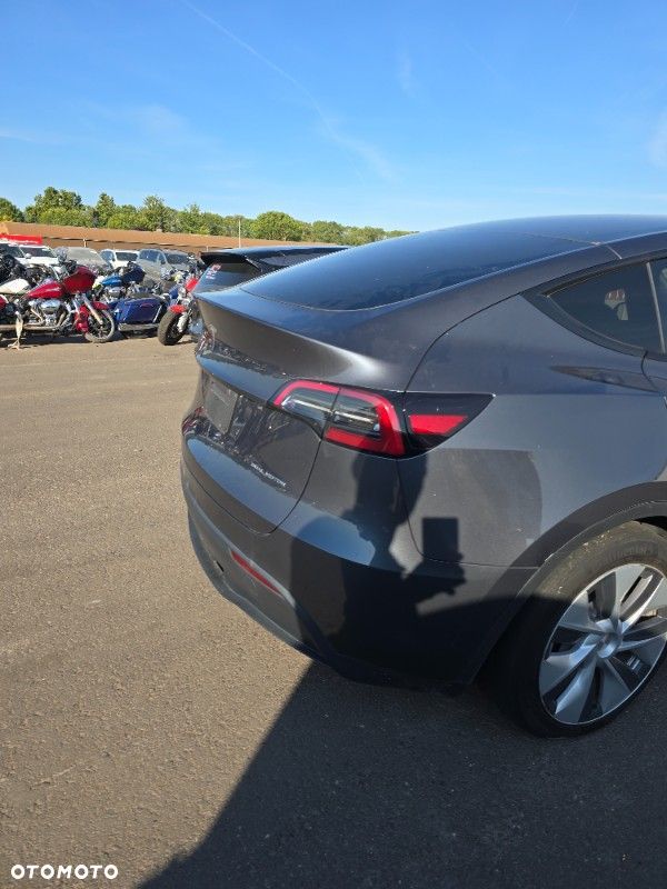 Tesla Model Y Long Range Dual Motor AWD - 8