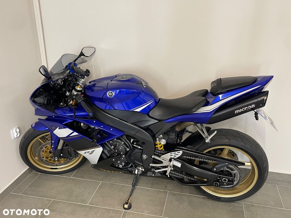 Yamaha R1 - 24