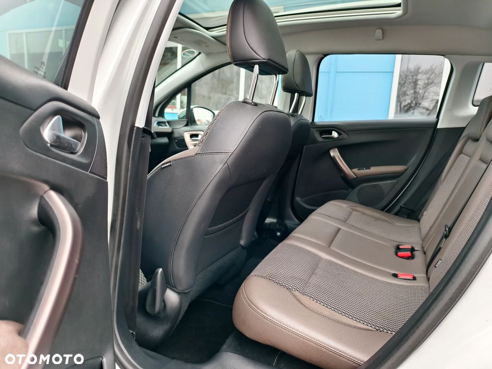 Peugeot 2008 e-HDi FAP 115 STOP & START Allure - 13