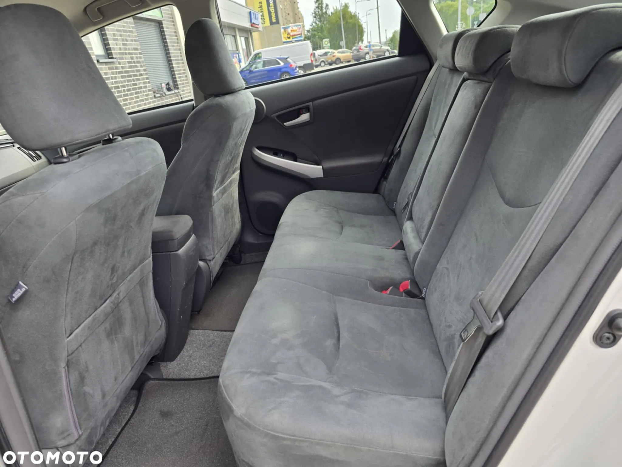 Toyota Prius (Hybrid) Executive - 27