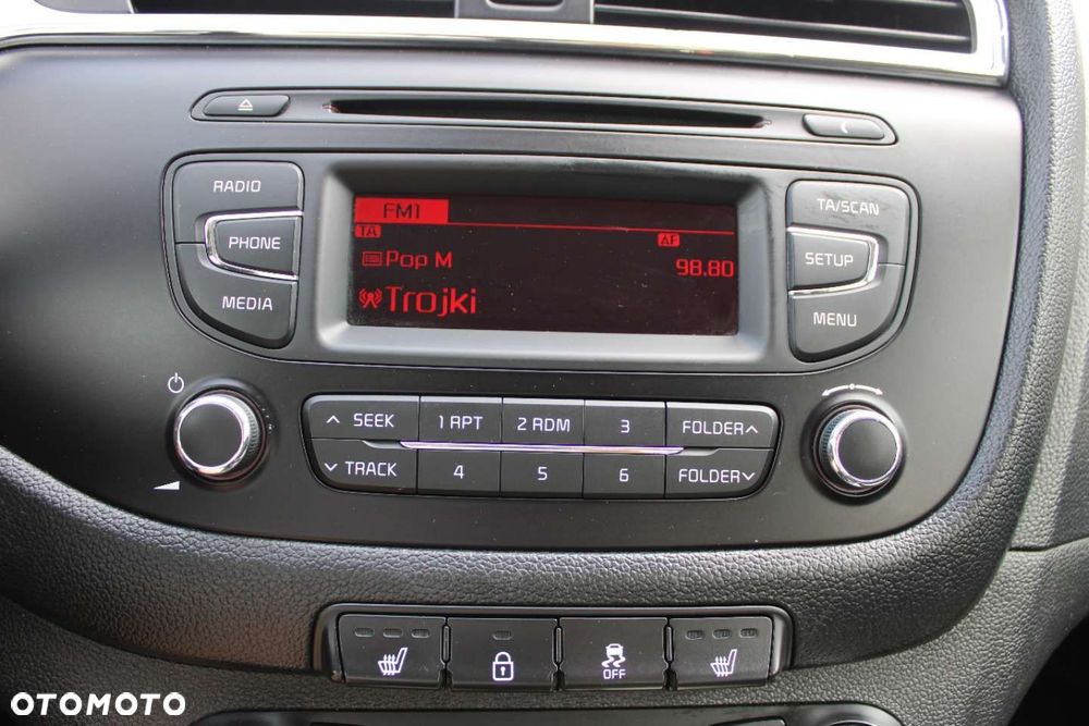 Kia Ceed - 33