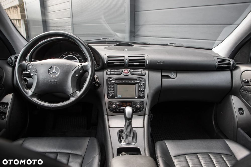 Mercedes-Benz Klasa C 32 T AMG - 16