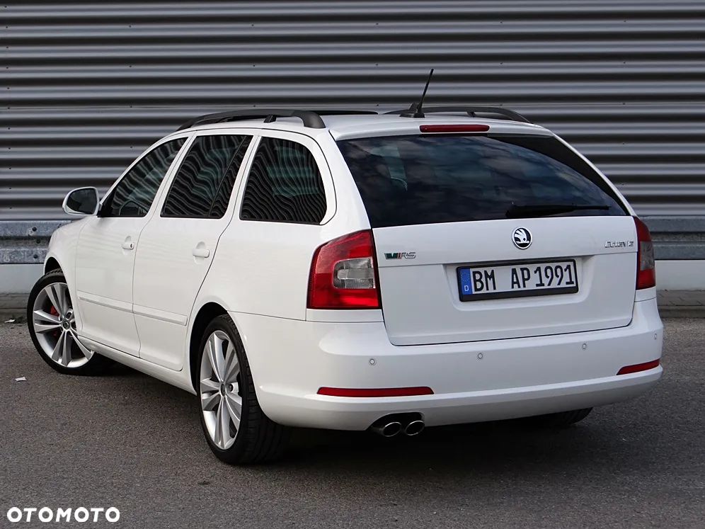 Skoda Octavia 2.0 TDI CR DPF DSG RS - 3