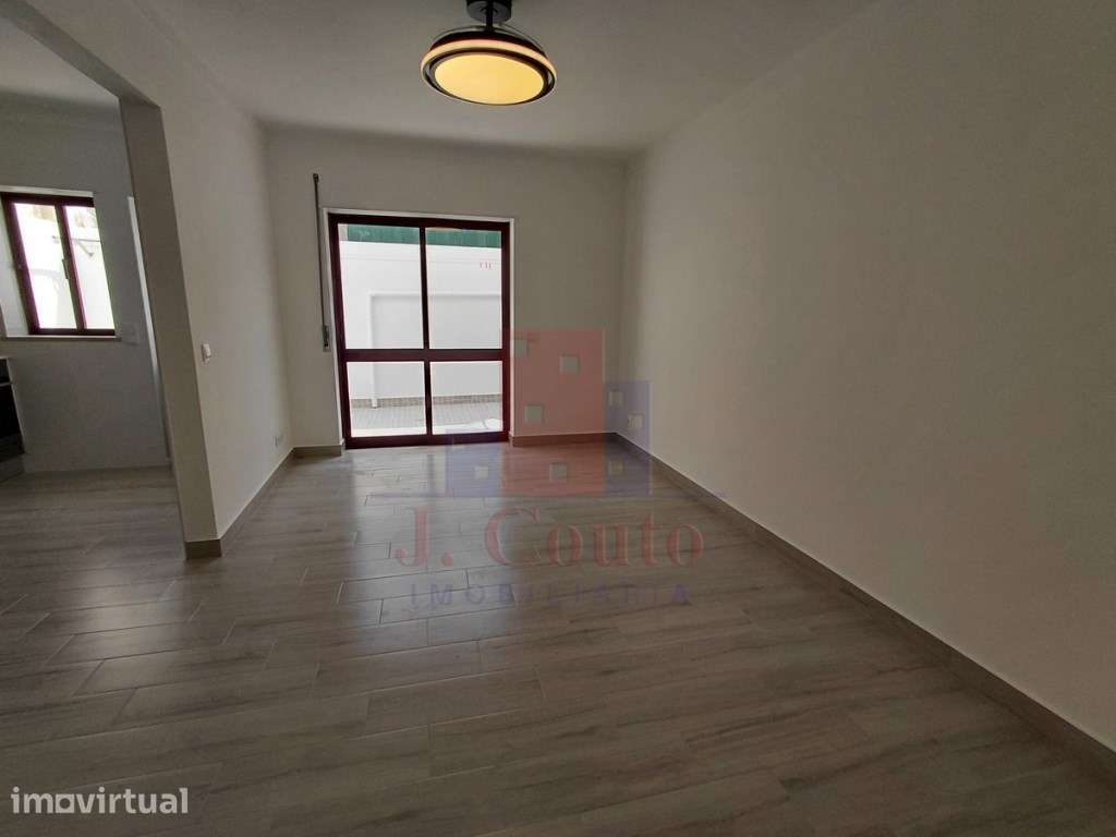 Apartamento T1 com terraço e estacionamento - Grande imagem: 4/21