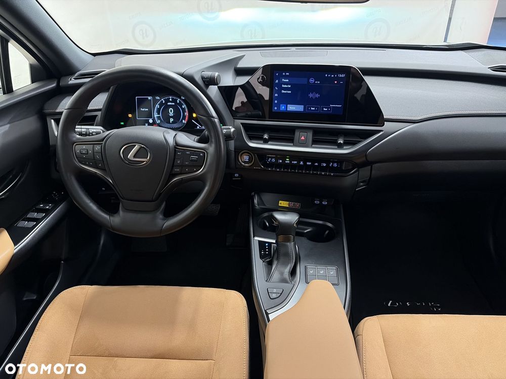 Lexus UX - 3