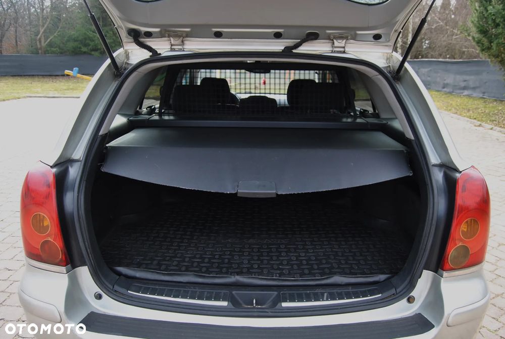 Toyota Avensis - 12