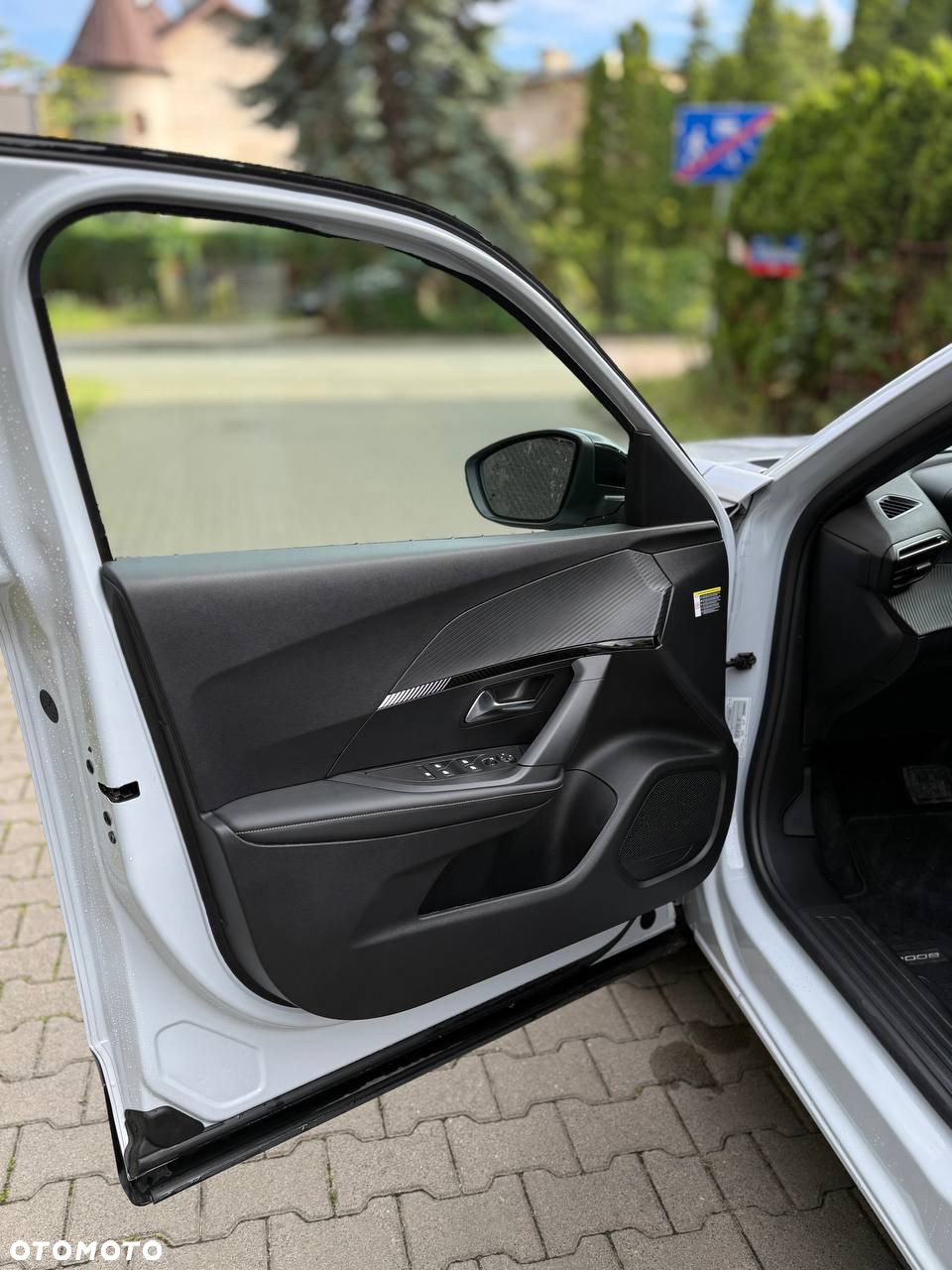 Peugeot 2008 e-2008 54kWh Allure - 9