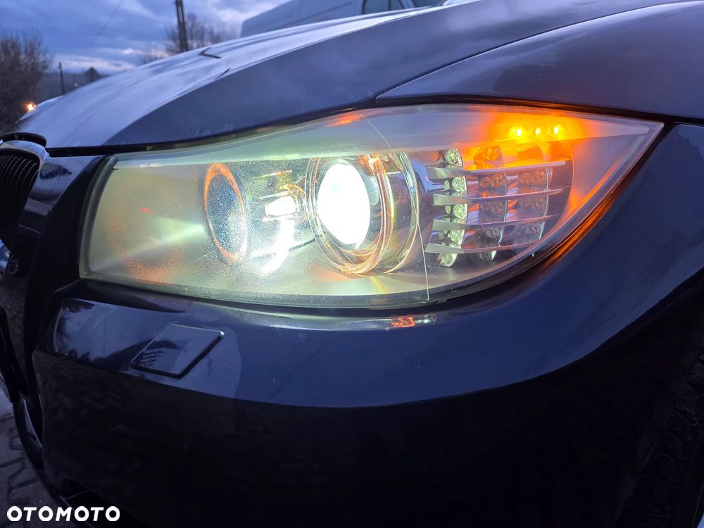 BMW Seria 3 320i - 30