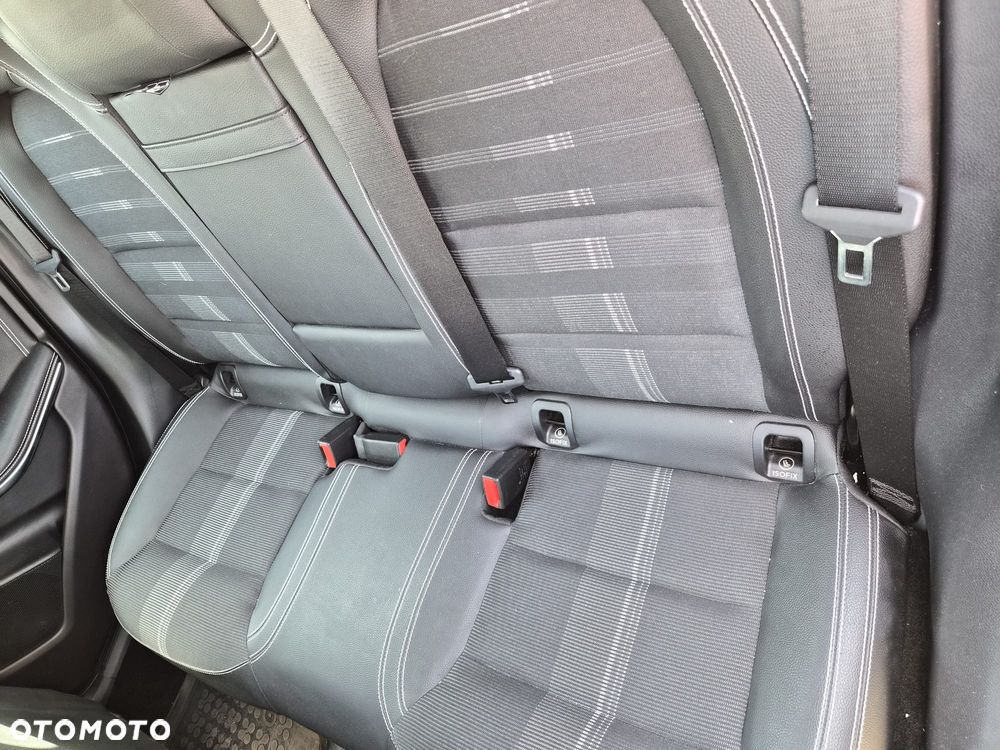 Mercedes-Benz GLA 200 7G-DCT - 7