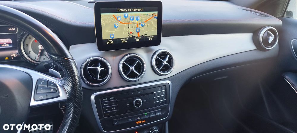 Mercedes-Benz GLA 200 7G-DCT AMG Line - 10