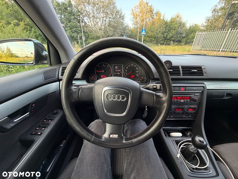 Audi A4 Limousine - 14