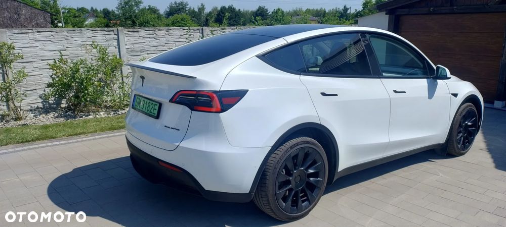 Tesla Model Y Long Range AWD - 3