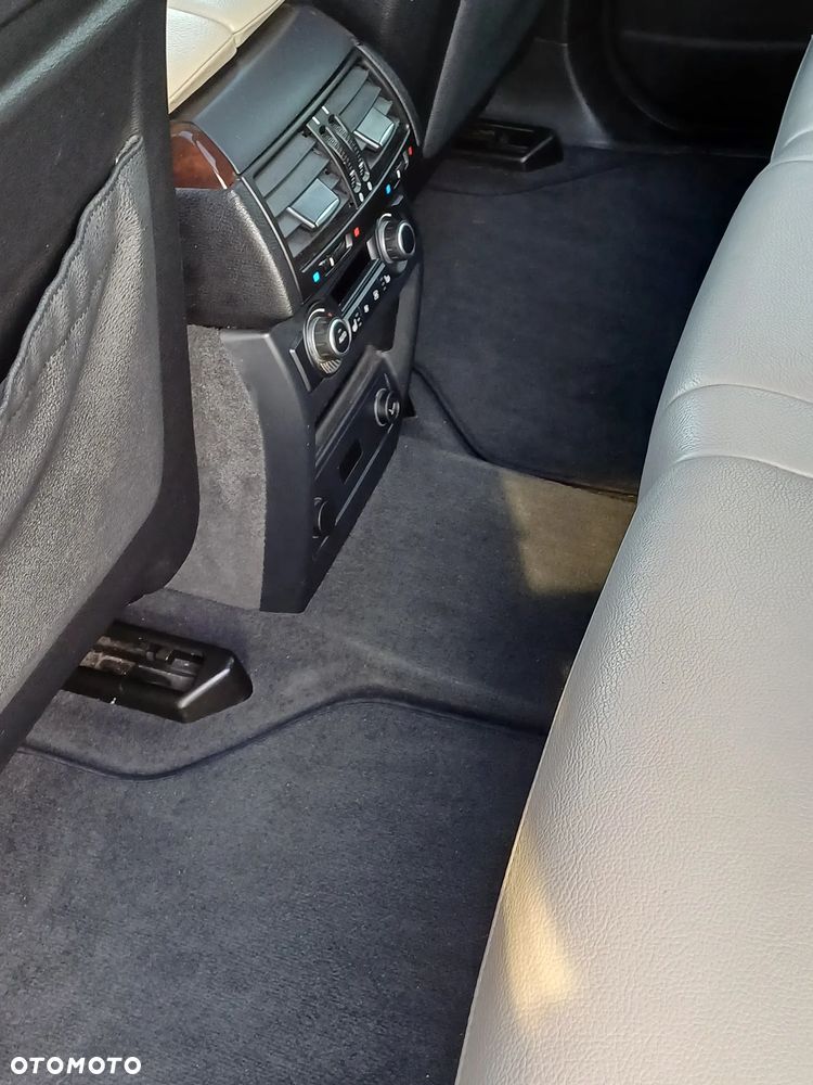 BMW X5 xDrive35i - 24