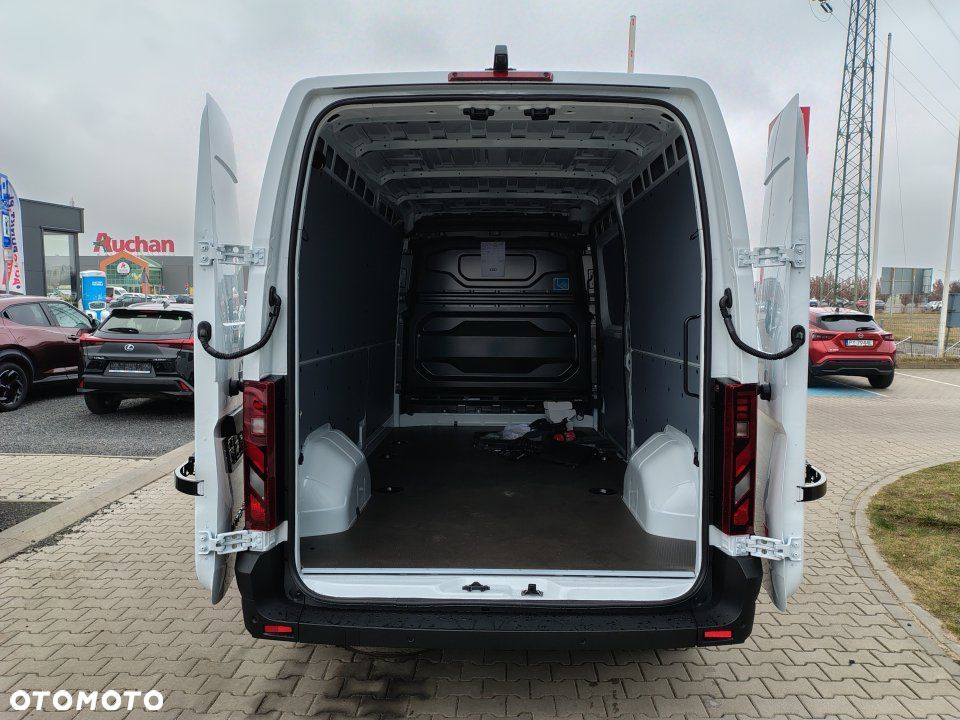 Nissan Interstar - 7