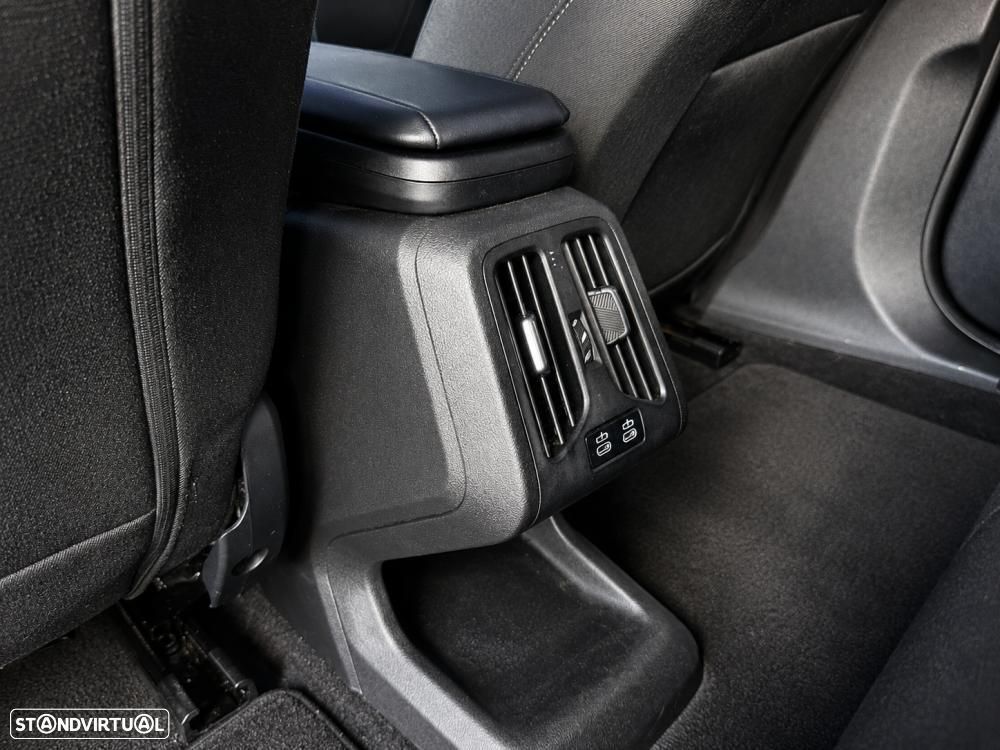 BMW iX2 eDrive20 — fotografia 26