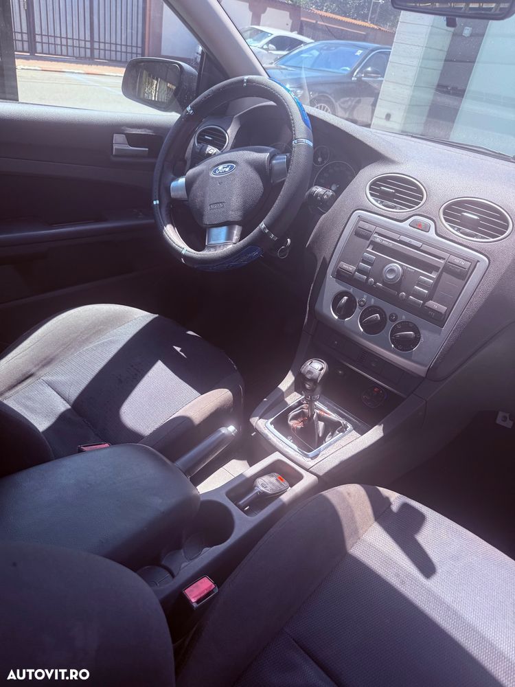 Ford Focus 2.0i Titanium - 7