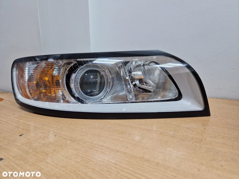 LAMPA PRAWA PRZEDNIA VOLVO V50 LIFT 07-12 EUROPA - 2