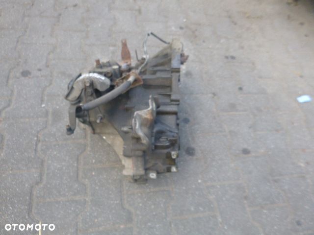 MANUALNA SKRZYNIA BIEGÓW TOYOTA COROLLA E12 1.4 16V - 17