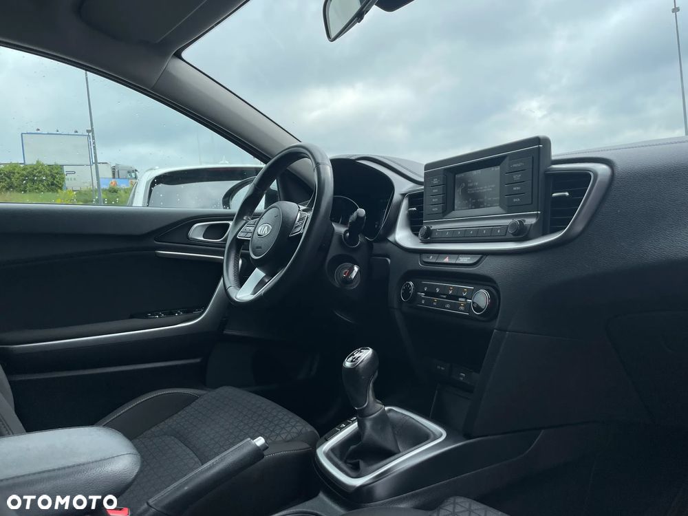 Kia Ceed 1.6 CRDi SCR M - 21